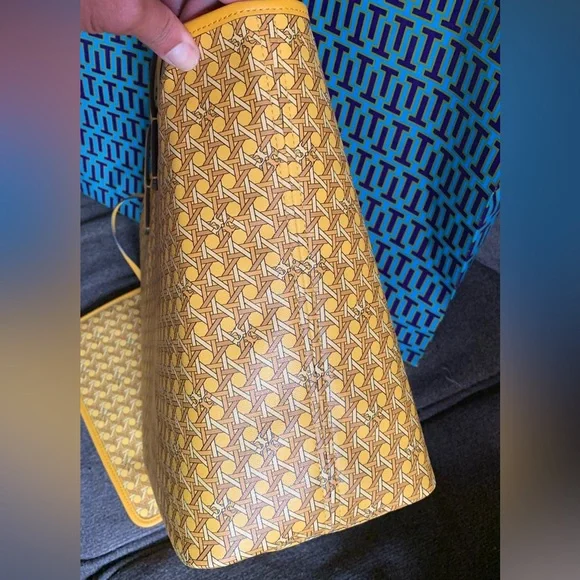 SOLD⛔️Authentic TORY BURCH LOGO coated canvas/leather zip top tote w wristlet - Picture 14 of 16